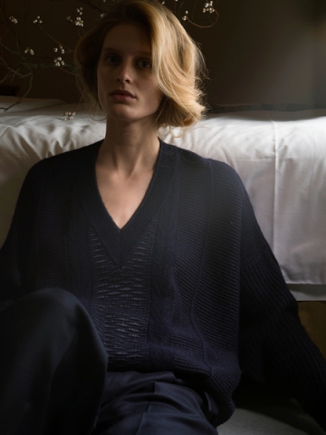 mame Straw Cable Vネックニットトップス