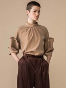 AKIRANAKA Febe (フラワーボタンスリーブトップス)